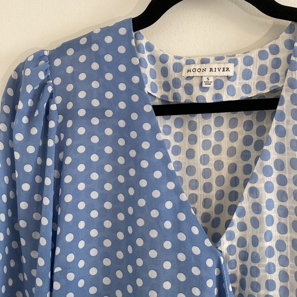 Moon River White and Blue Polka Dot V Neck Blouse Wms Size Small Anthropologie - Picture 3 of 9